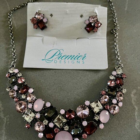Set of 3 Premier Designs Necklaces & 2 pair of earrings - Picture 3 of 4